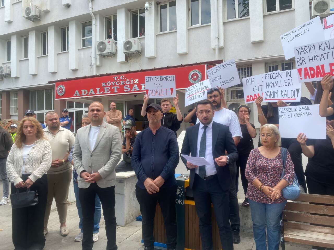 Köyceğiz’de Adalet Yürüyüşü: Acılı Anne Feryat Etti “Benim Oğlumu Aldılar, Beni de Alın” 3